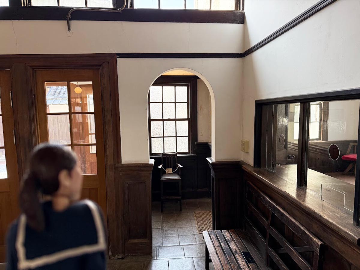 ごほうび旅井上かなえ メイ子と旧八幡郵便局