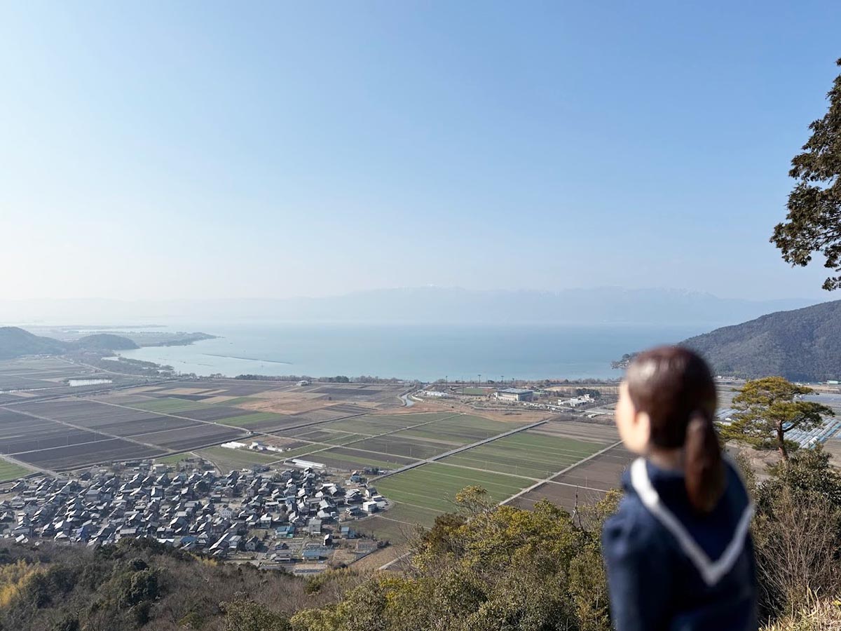 ごほうび旅井上かなえ メイ子と展望台景色 豊臣英次