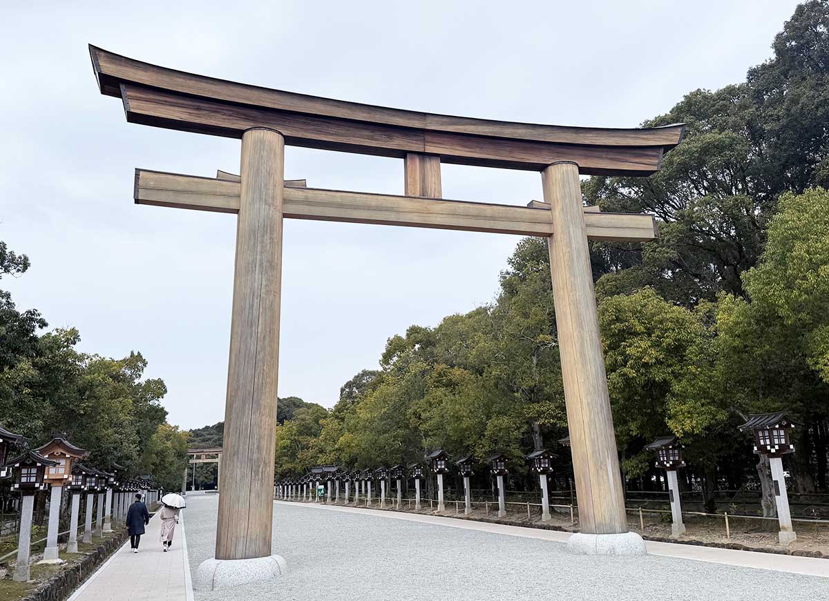 ごほうび旅　奥田和美　奈良橿原GM奈良橿原　橿原神宮鳥居