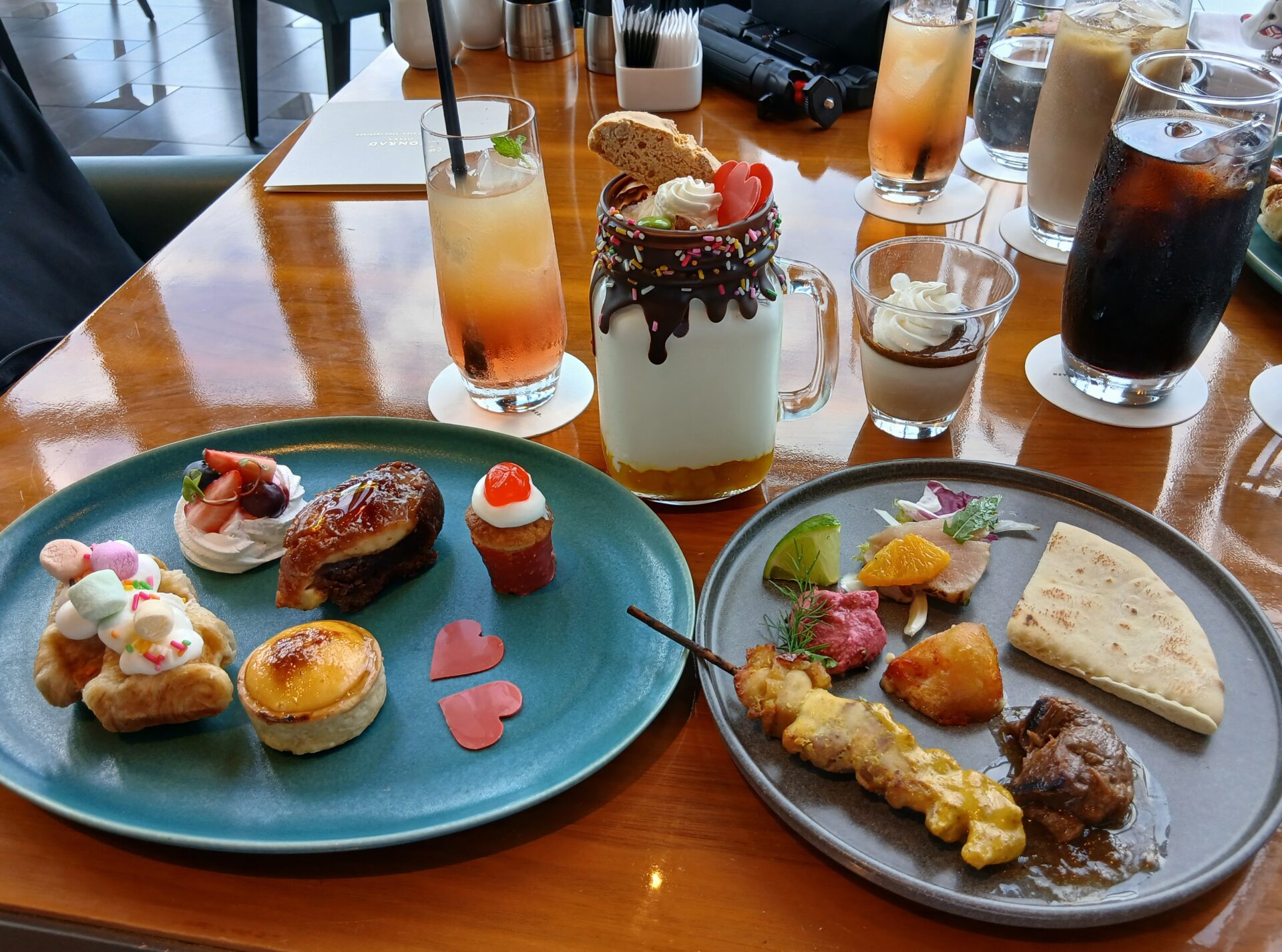 コンラッド大阪、ビュッフェの実食前テーブル