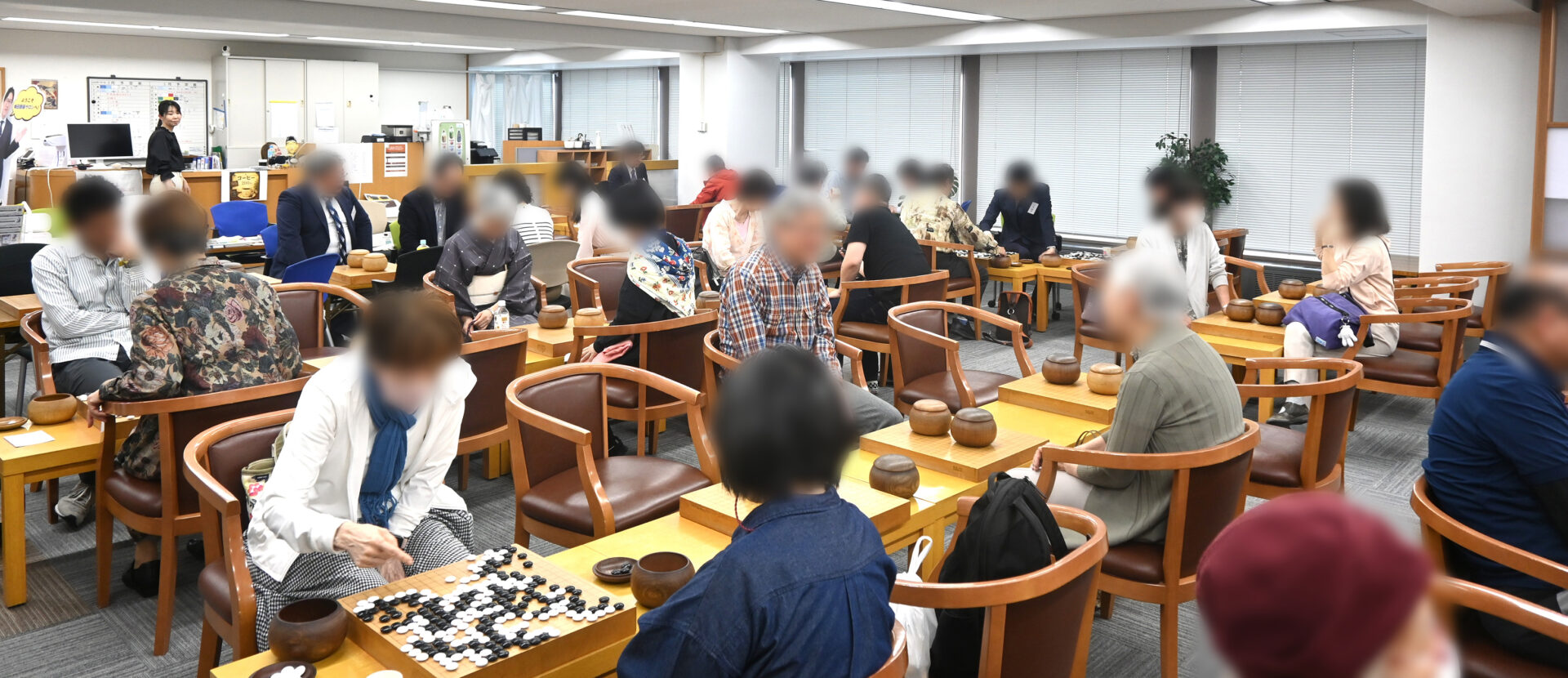 BENIOの楽しい囲碁Vol .35 多くの人でにぎわった会場の梅田囲碁サロン