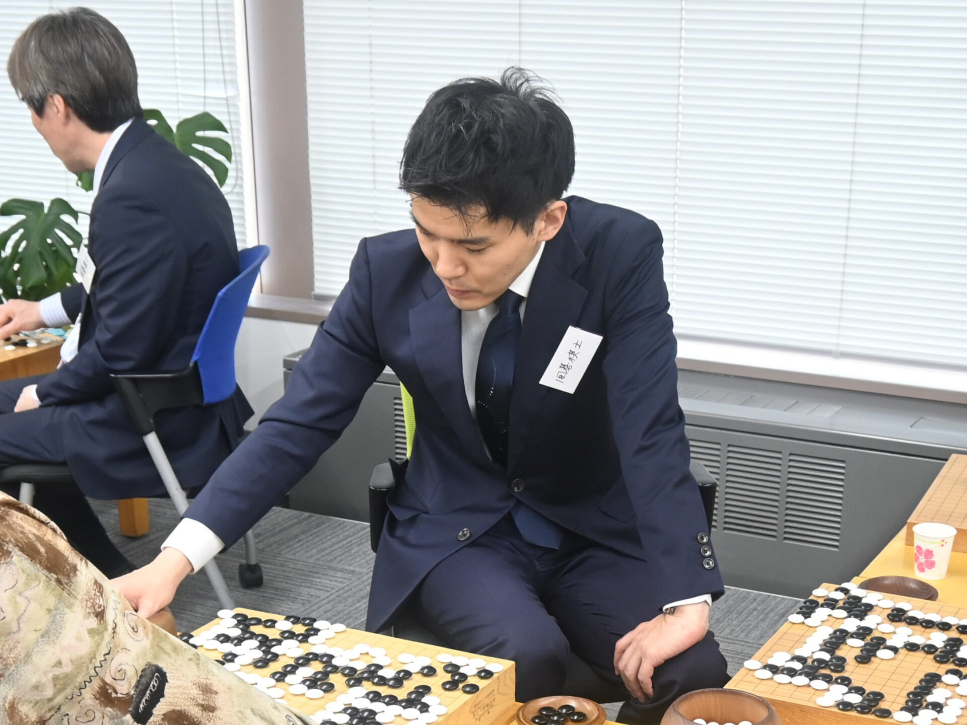 BENIOの楽しい囲碁Vol .35 囲碁の部でのプロ棋士の指導碁の様子