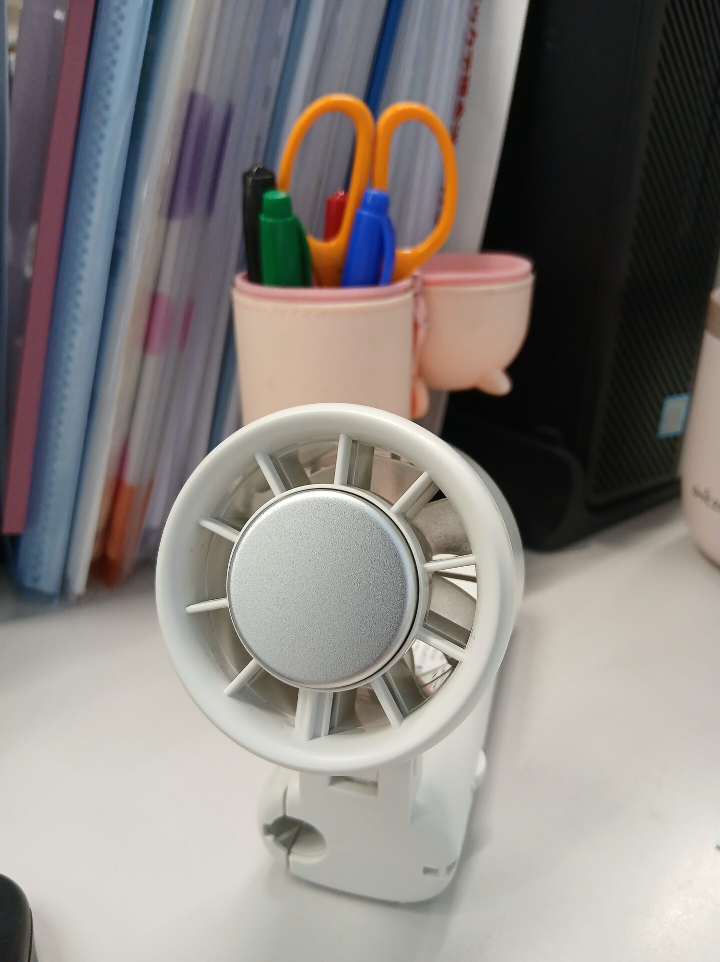 日傘ファンを卓上で使う