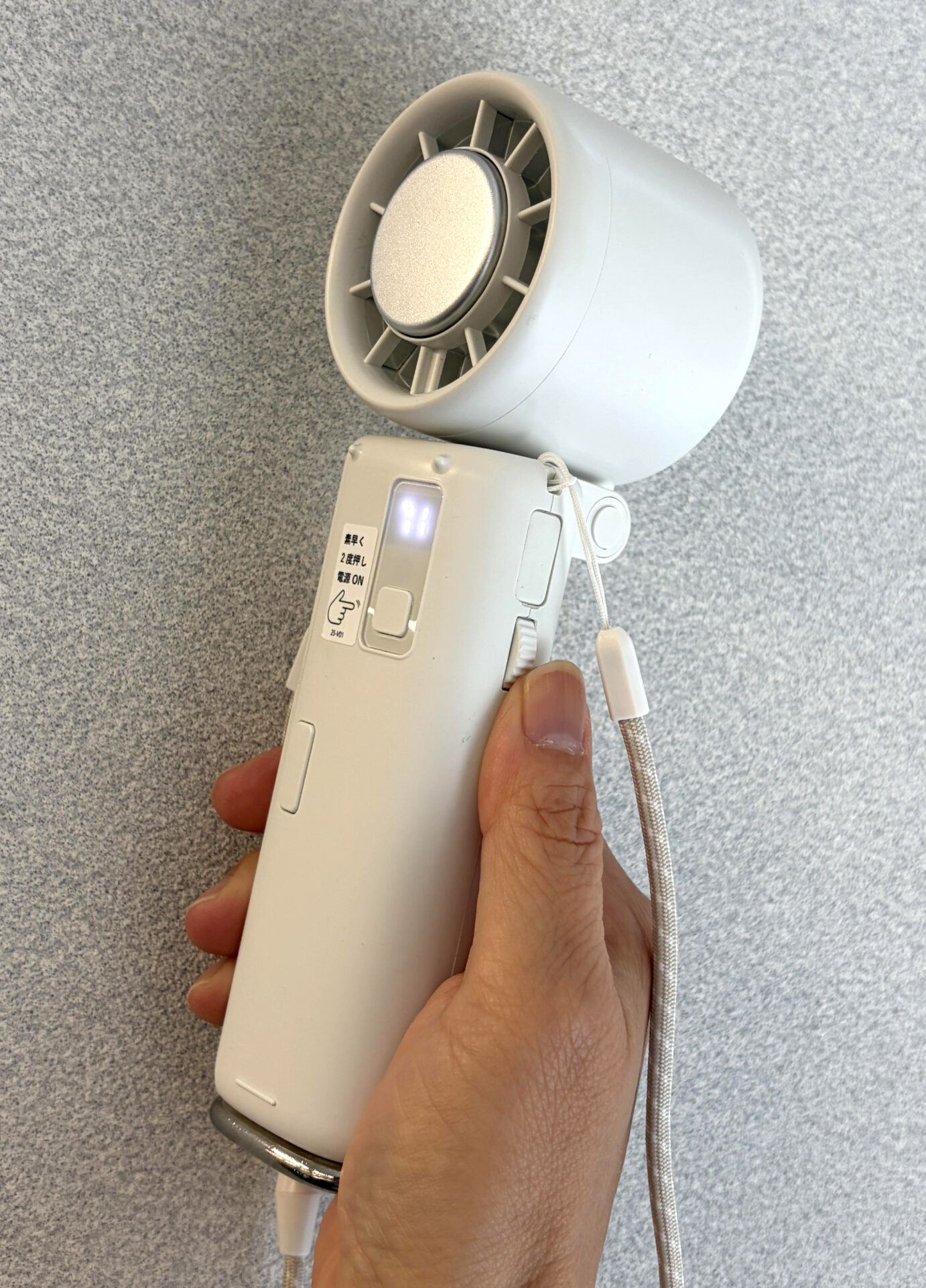 日傘ファンの風量を液晶画面で表示