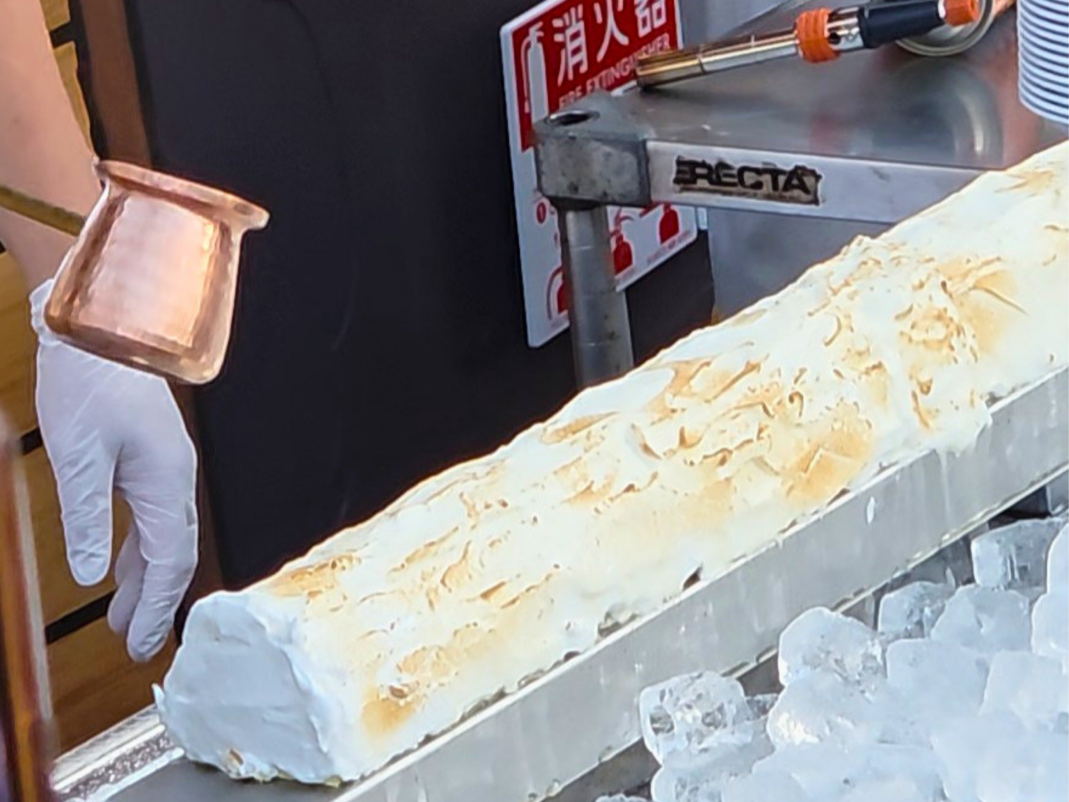 炎のフランベ アイスチーズケーキ