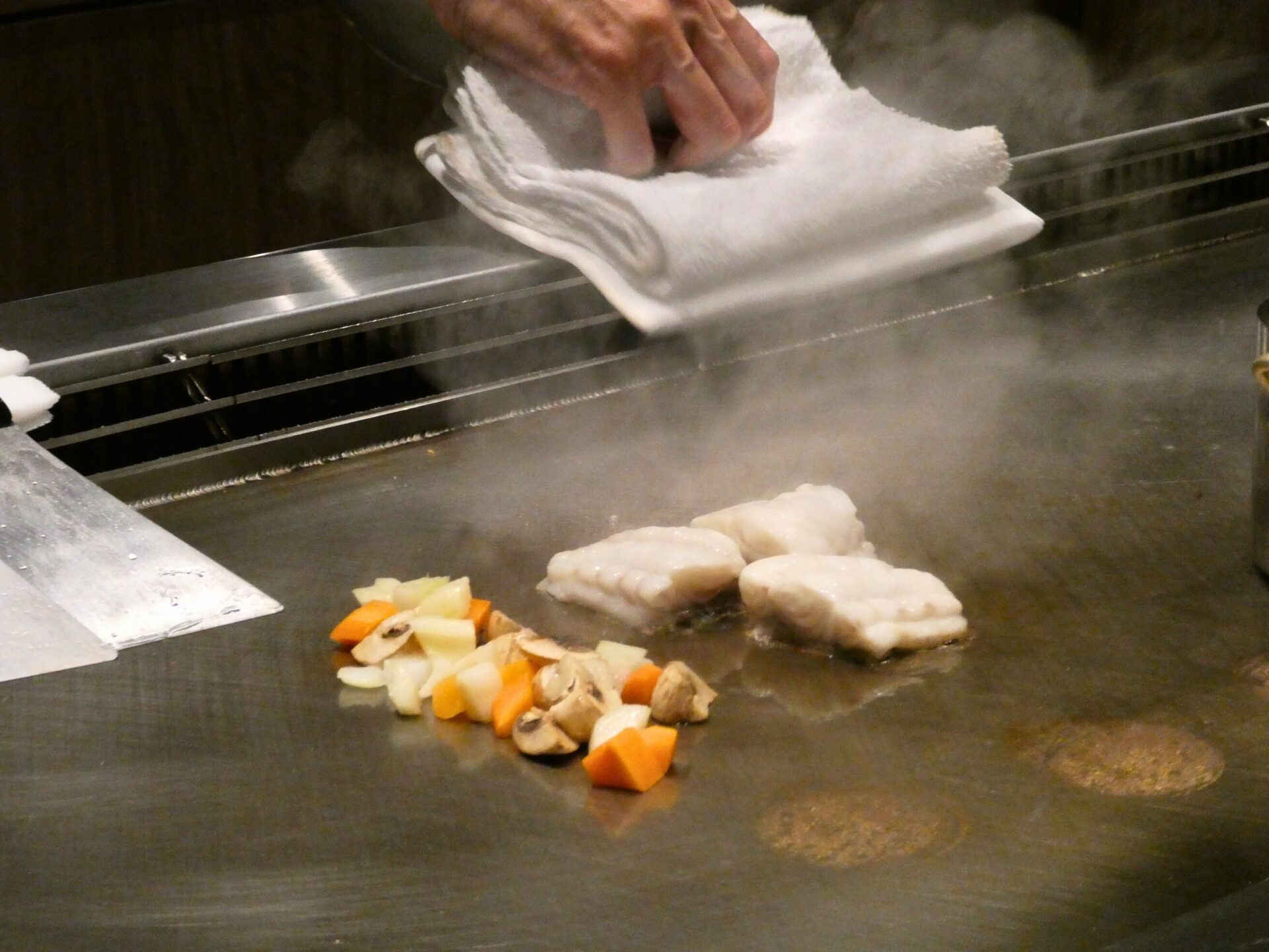 白身魚の鉄板焼き 調理中写真
