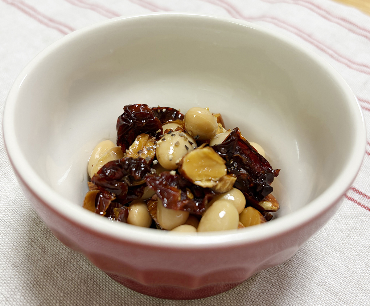 安藤先生の食の知識10　大豆とセミドライトマトのごま油和え